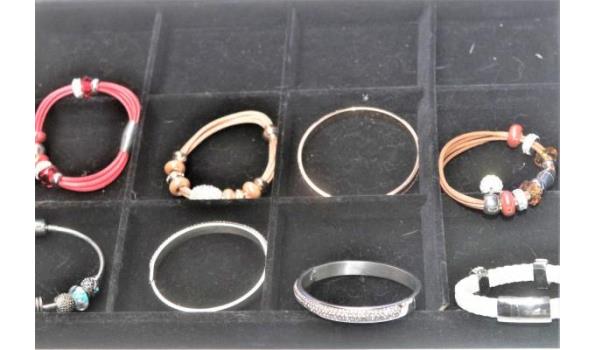 8 diverse armbanden